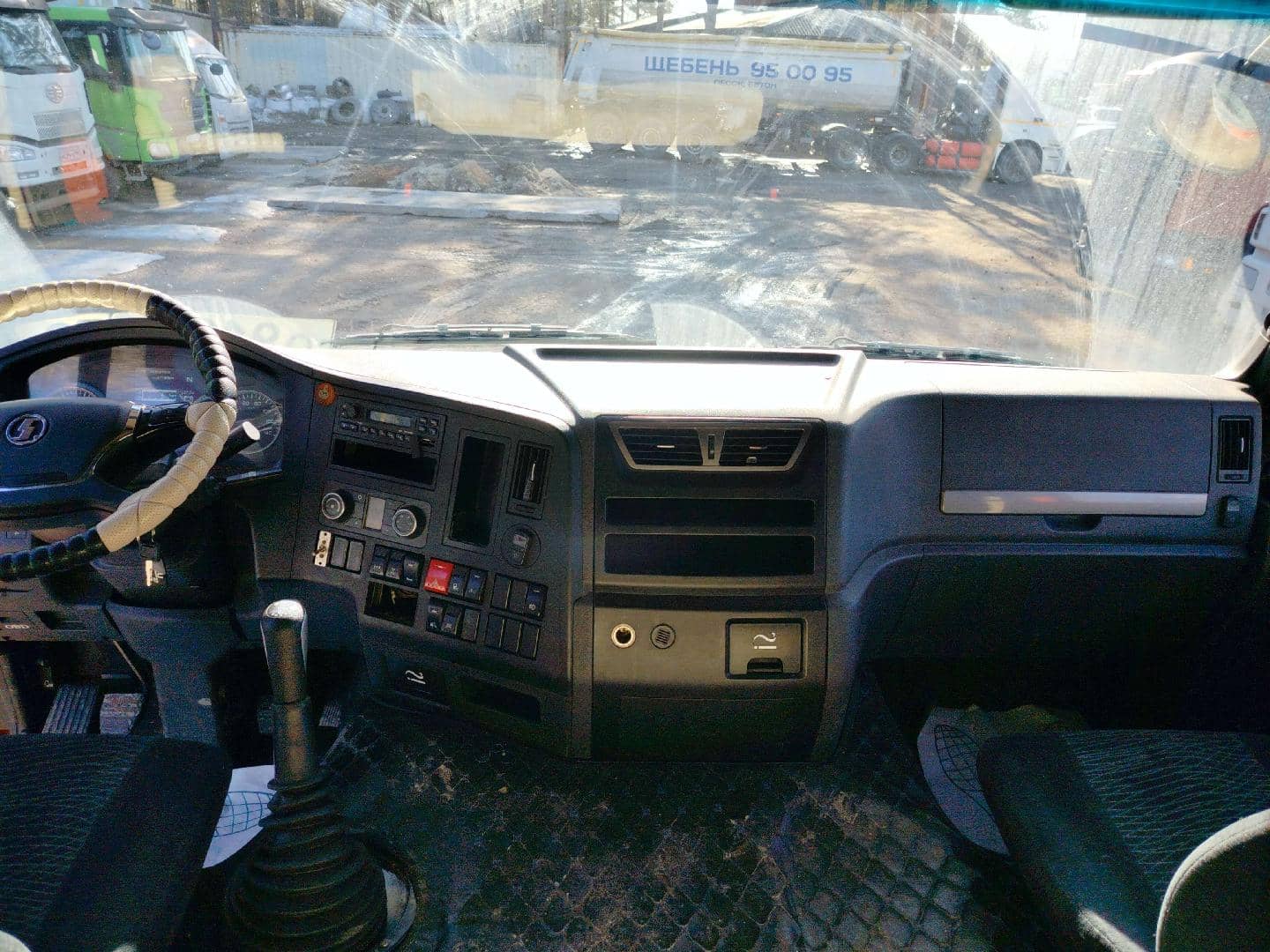 Shacman SX42584W324C,  338 775 км, 2022 года в лизинг