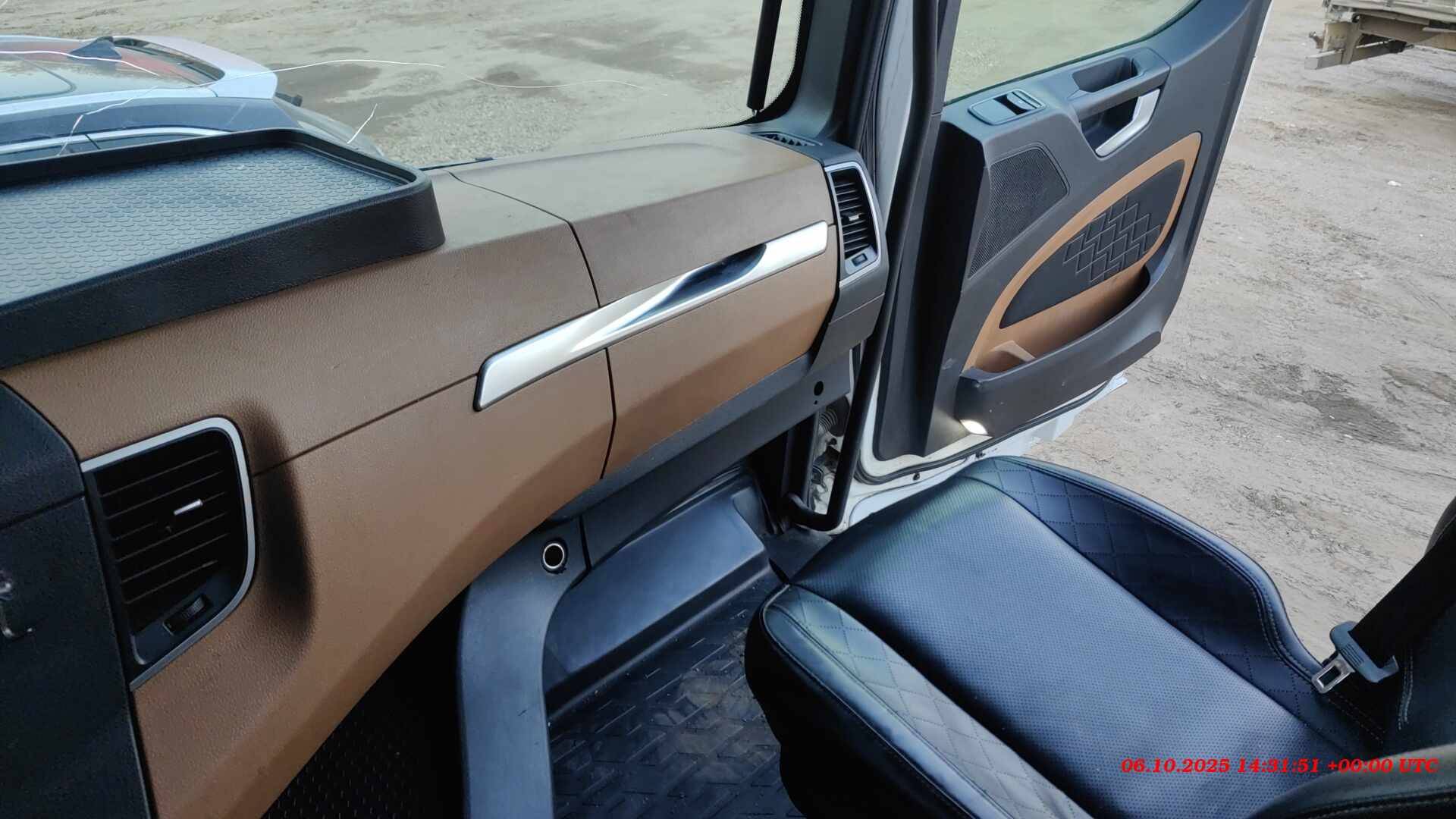 Shacman SX4188YY381,  347 004 км, 2023 года в лизинг