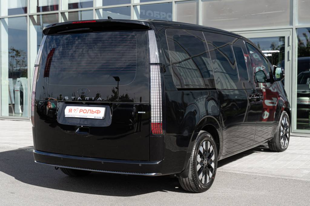 Hyundai Staria Luxe 2.2 CRDi 8AT 4WD