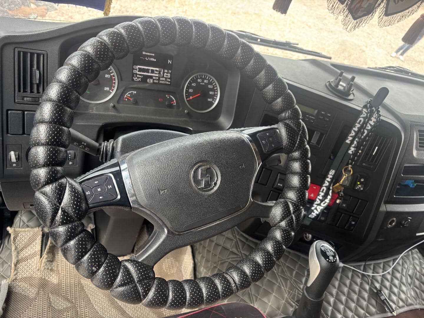Shacman SX42584V324,  250 370 км, 2023 года в лизинг