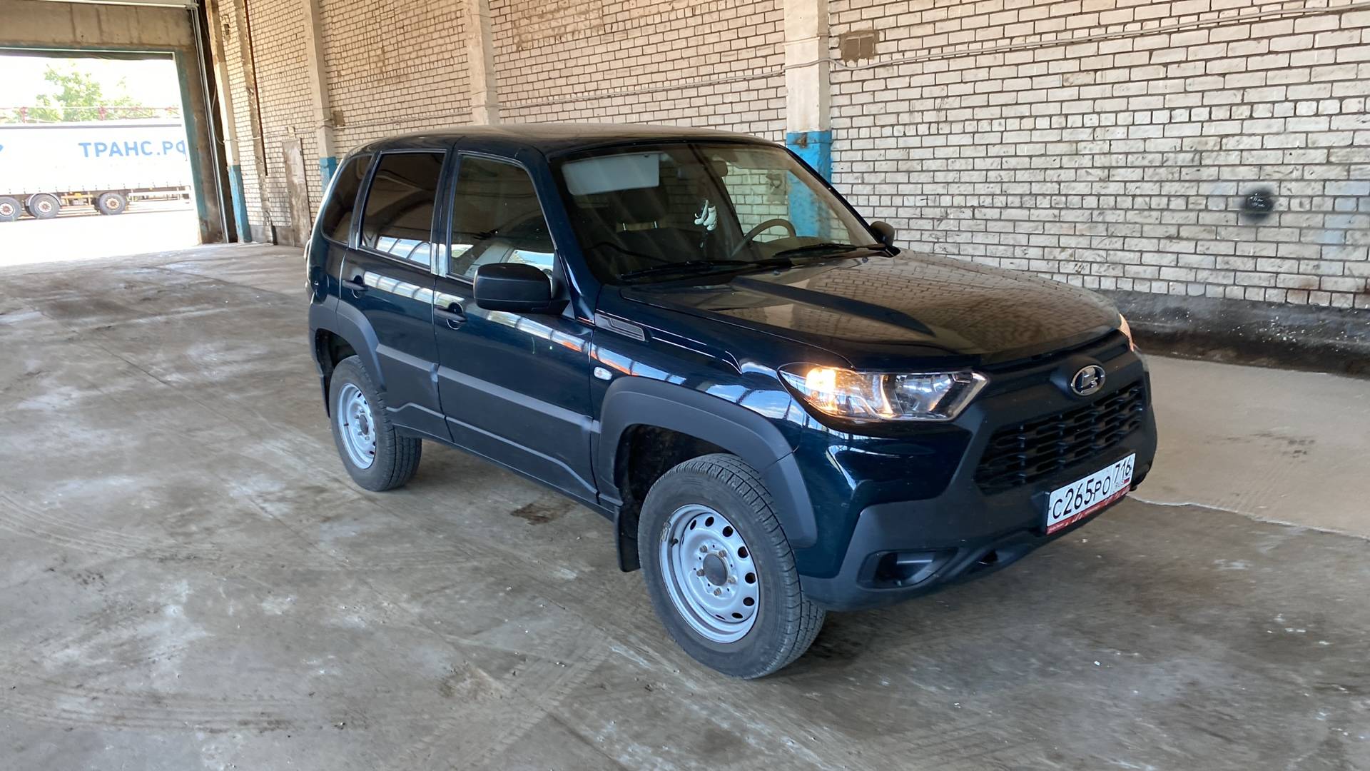 Lada Niva Travel