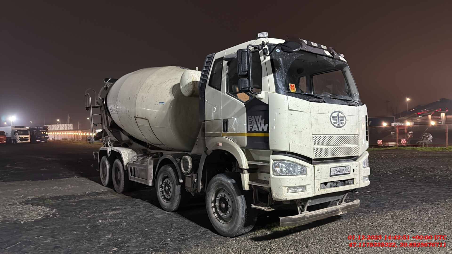 FAW CA3310P66K24T4E5 8x4,  68 680 км, 2022 года в лизинг