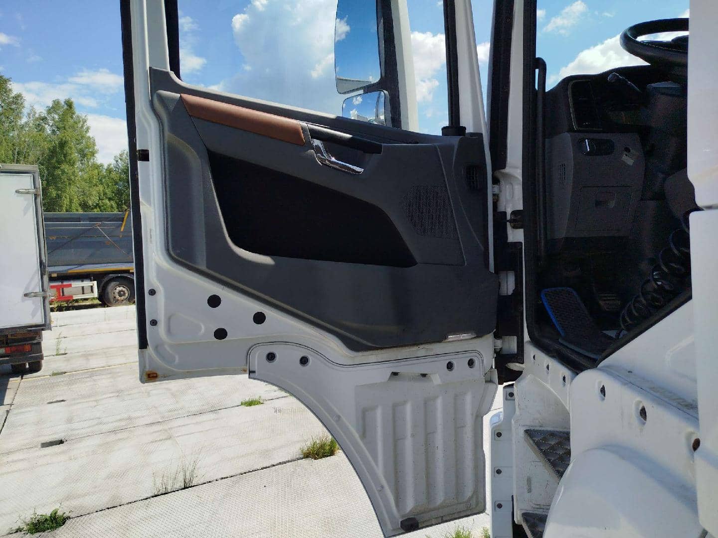 Shacman SX32586W384C,  94 090 км, 2023 года в лизинг