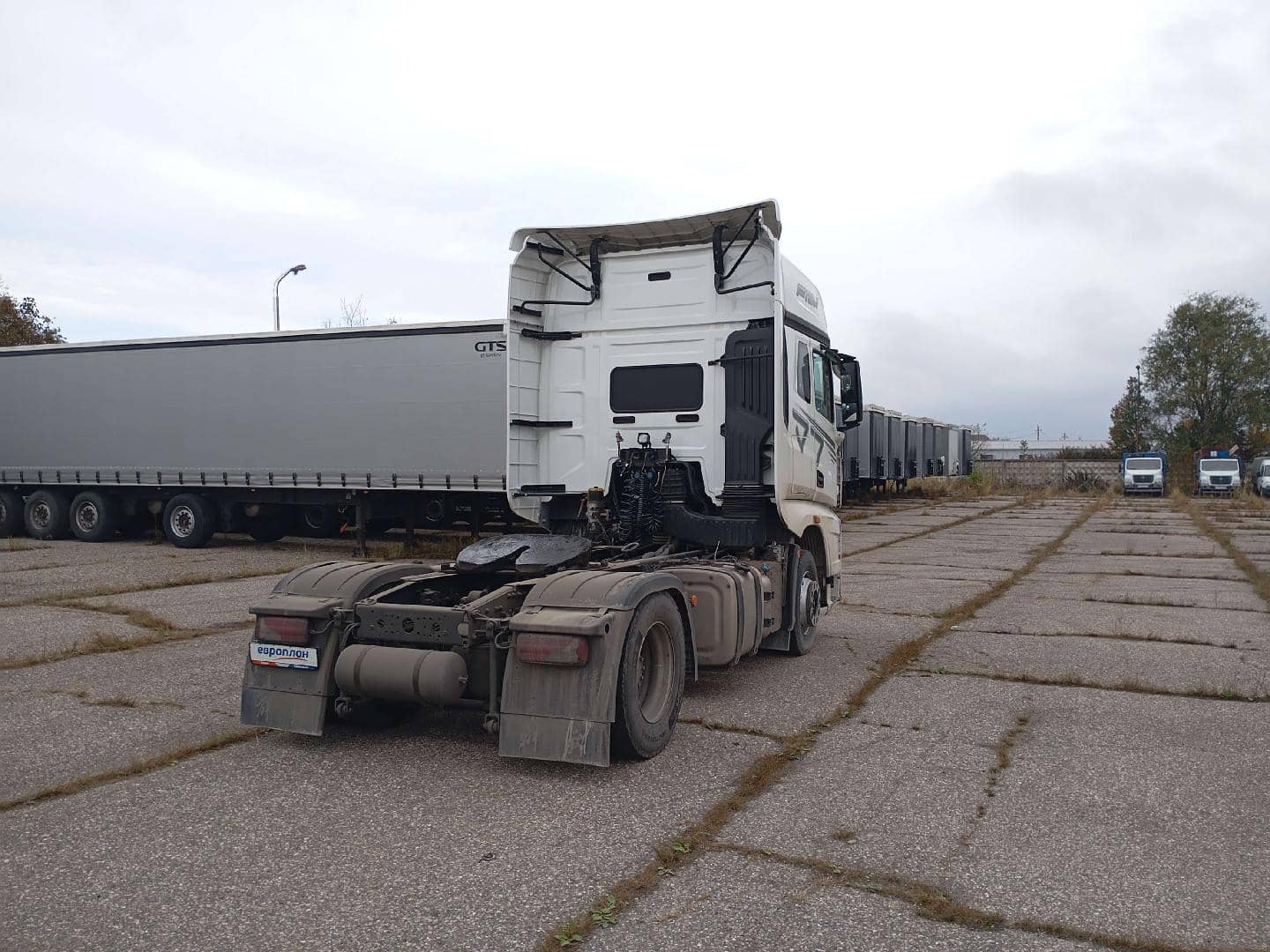 FAW CA4180P77K25E5 4x2,  488 174 км, 2023 года в лизинг