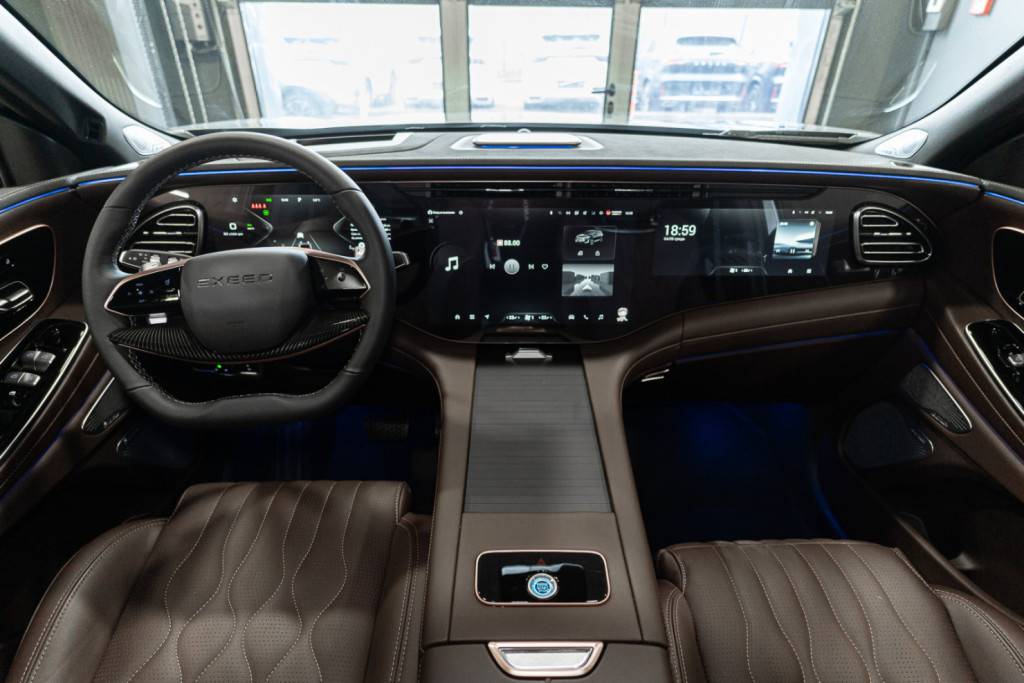 EXEED VX President 7 мест 2.0T 8AT 4WD