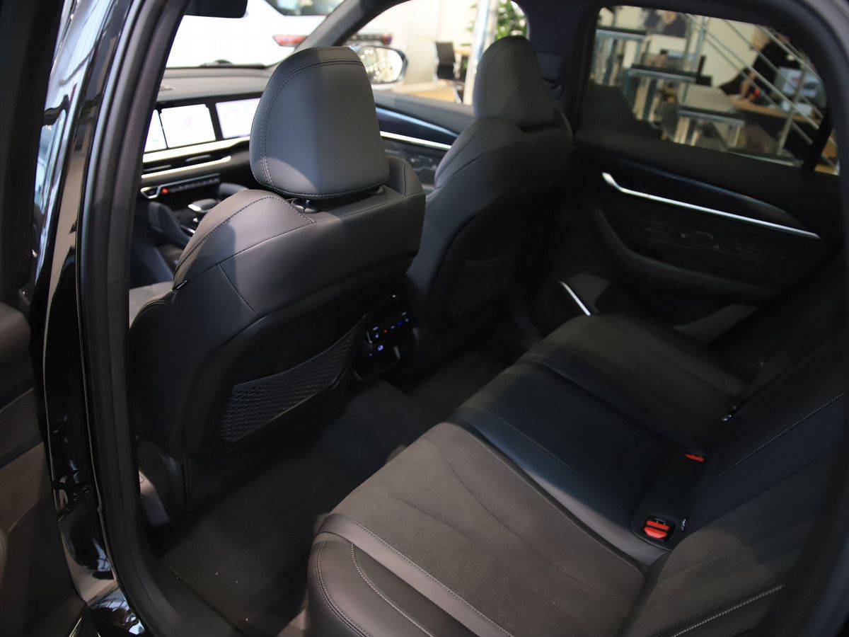 Geely Monjaro Luxury 2.0T (238 hp) 8AT 4WD