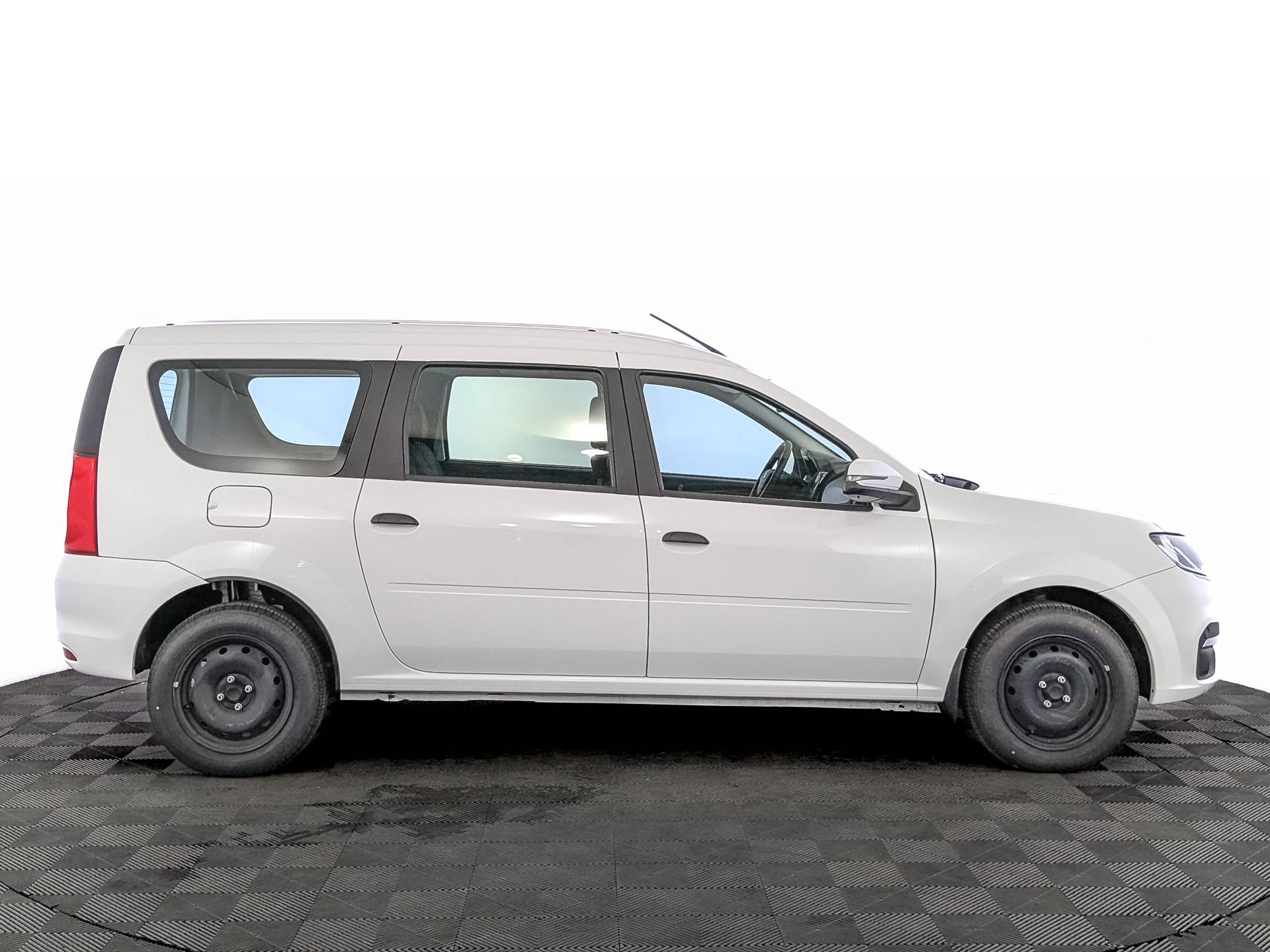 Lada Largus универсал Classic 5 мест 1.6 90hp 5MT