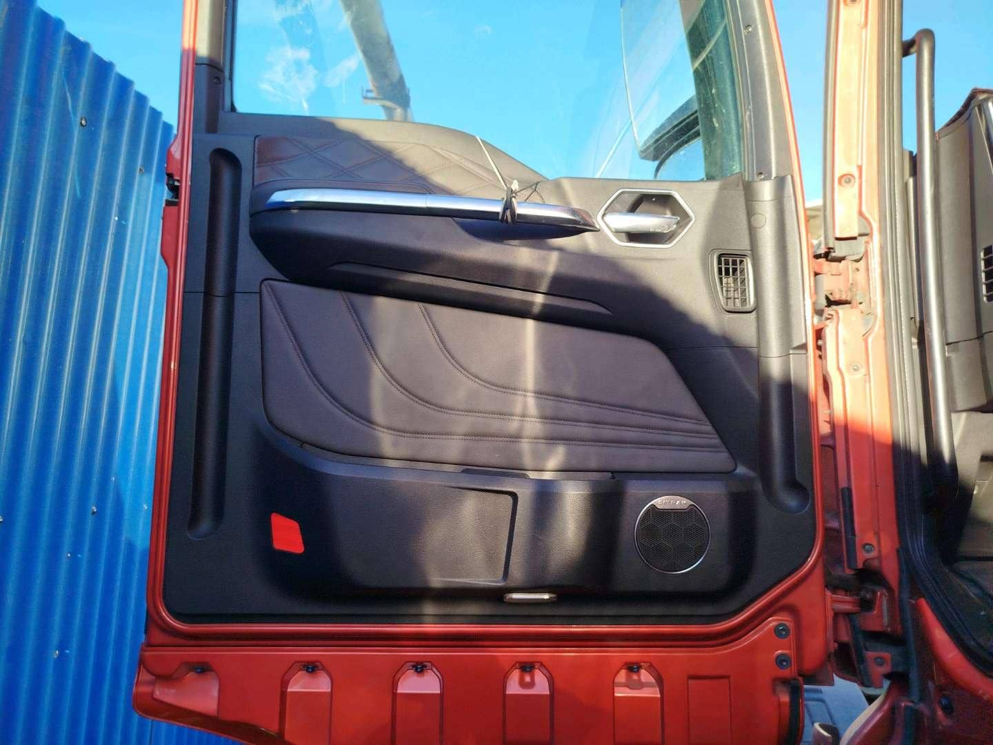 Sitrak С7Н 6×4 ZZ4256V364HE,  469 269 км, 2023 года в лизинг