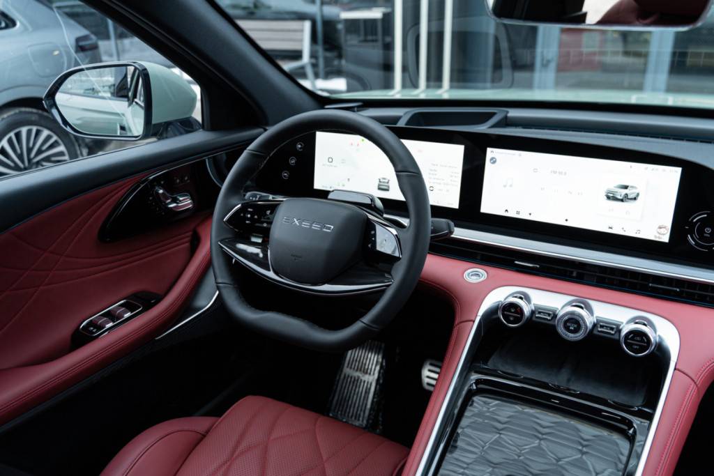 EXEED RX 2.0T 8AT Premium BI, RI, WI 4WD, IOV