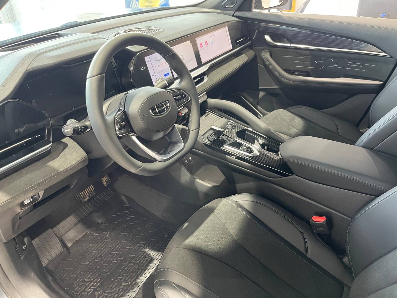 Geely Monjaro Exclusive 2.0T (238 hp) 8AT 4WD