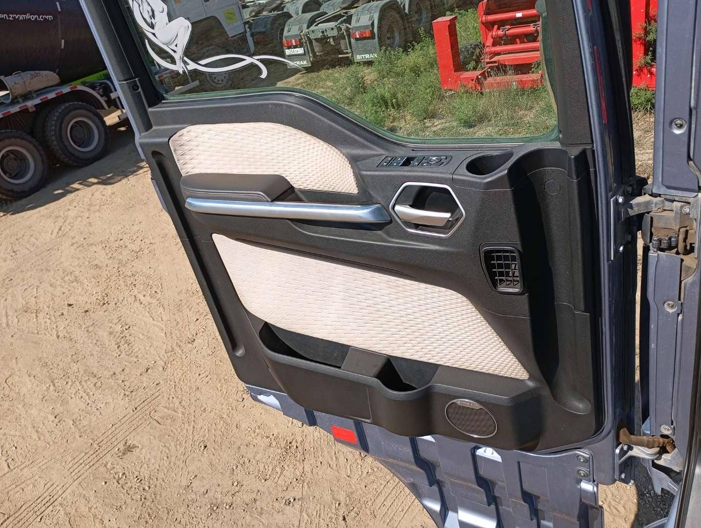 Sitrak С7Н MAX 6×4 ZZ4256V364HE,  150 000 км, 2023 года в лизинг
