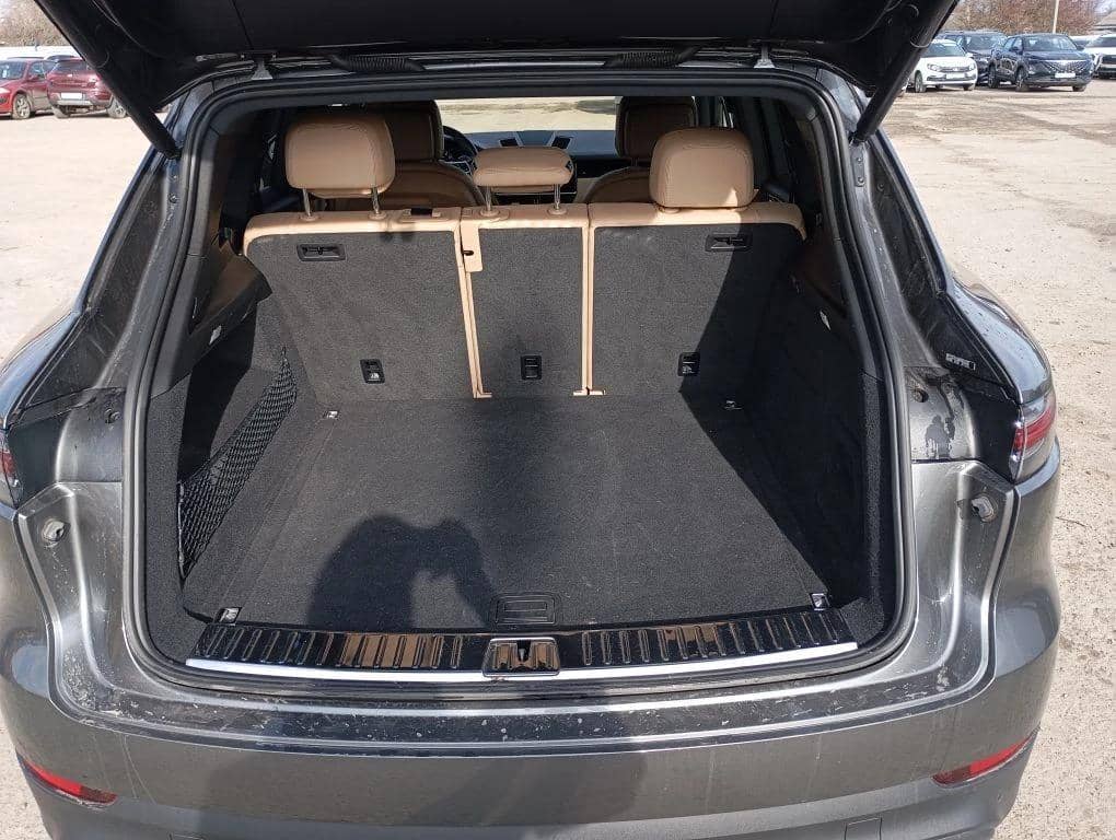 Porsche Cayenne,  55 102 км, 2021 года в лизинг