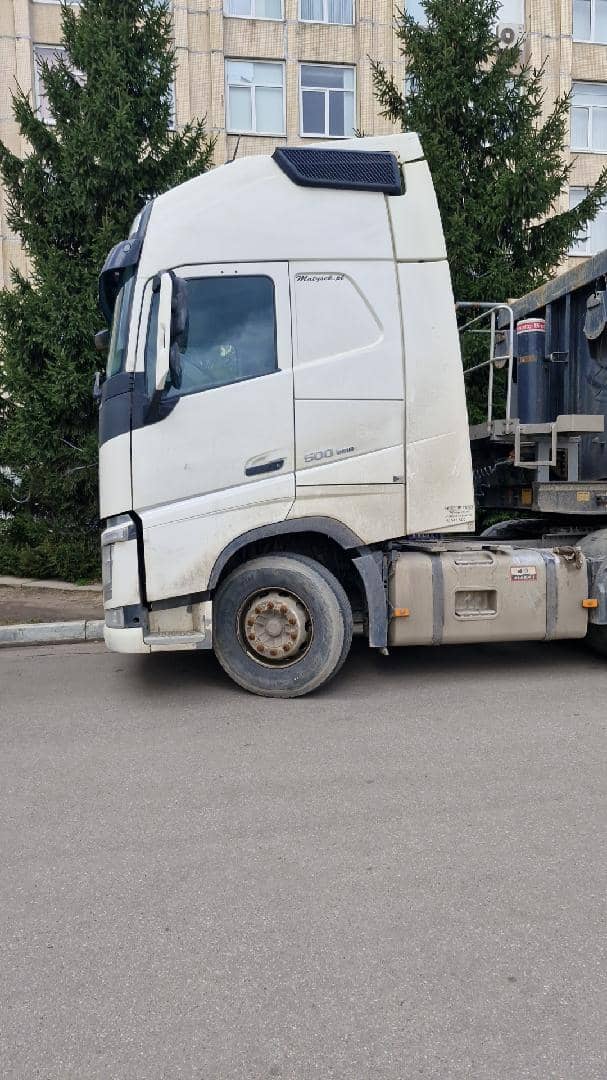 Volvo FH 500 6x2 (FH Globetrotter),  717 761 км, 2019 года в лизинг