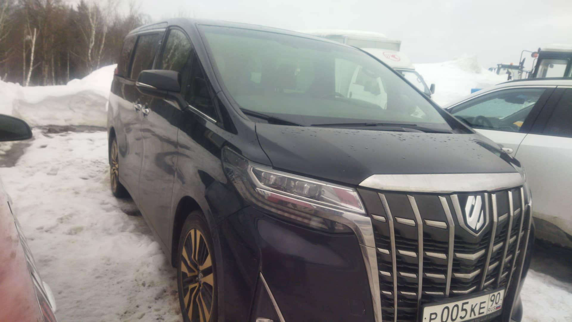 Toyota Alphard,  151 346 км, 2019 года в лизинг