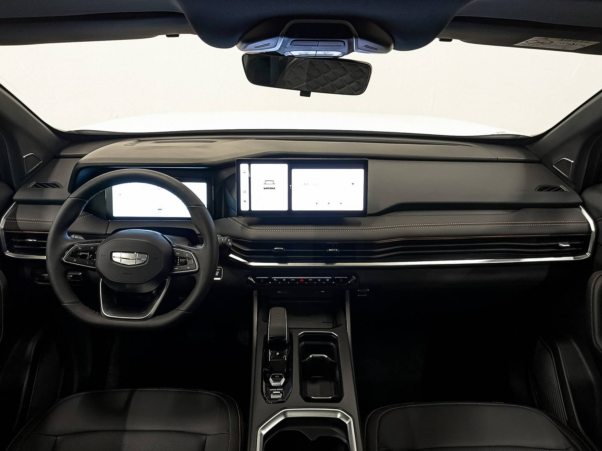 Geely Okavango Flagship 2.0T 7DCT 2WD