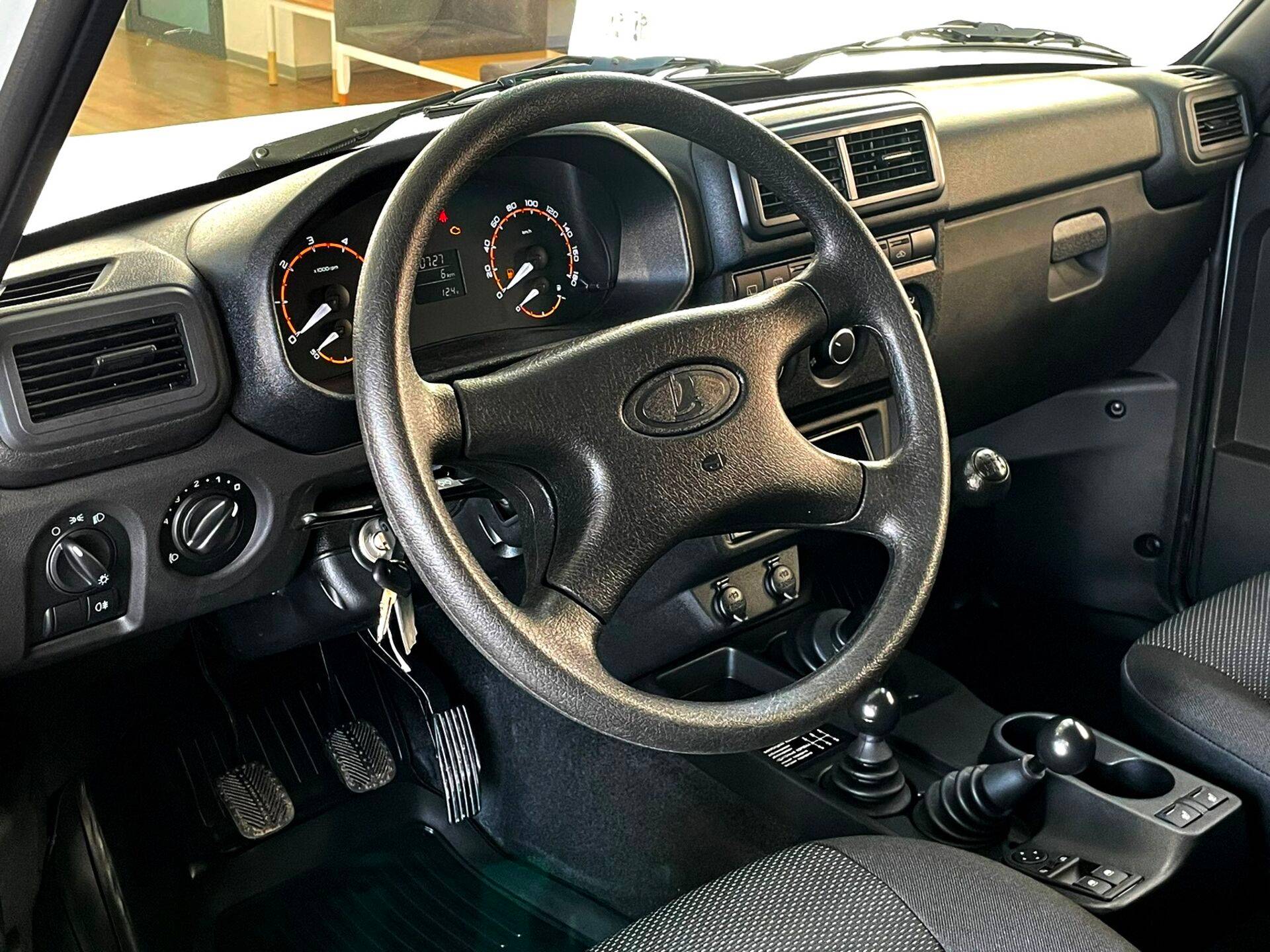 Lada Niva Legend 3 дв Luxe 24 1.7 5MT  