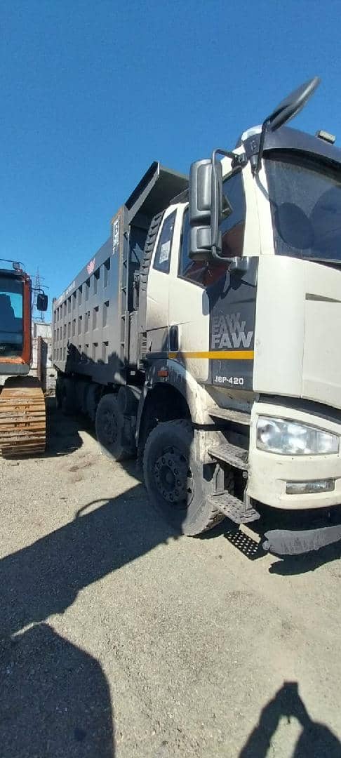 FAW CA3310P66K24T4E5 8х4,  135 366 км, 2022 года в лизинг