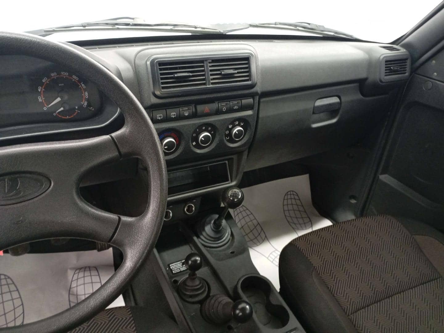 Lada Niva Legend 3 дв,  10 765 км, 2024 года в лизинг