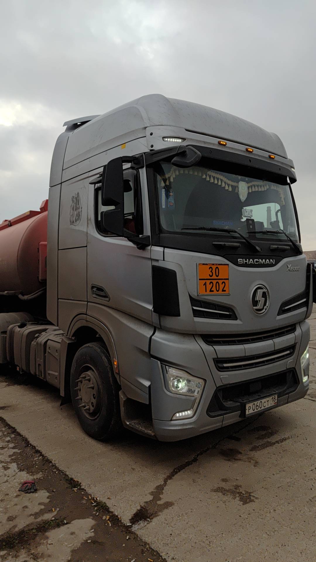 Shacman SX4188YY381,  331 014 км, 2023 года в лизинг