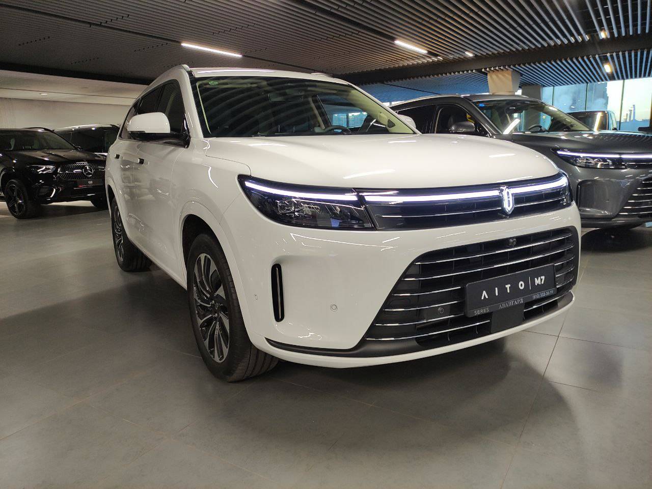 AITO M7 Luxury 4WD 6seats