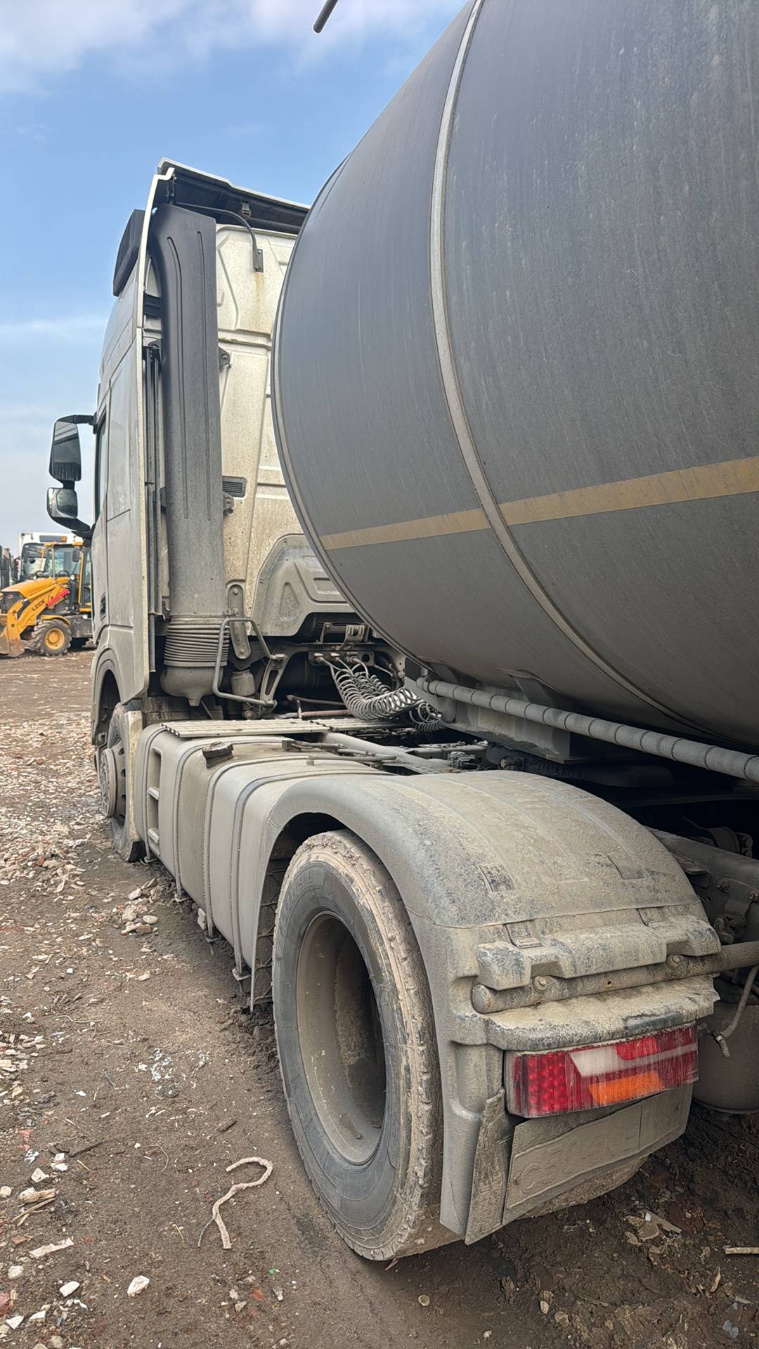 Shacman SX4188YY381,  362 477 км, 2022 года в лизинг