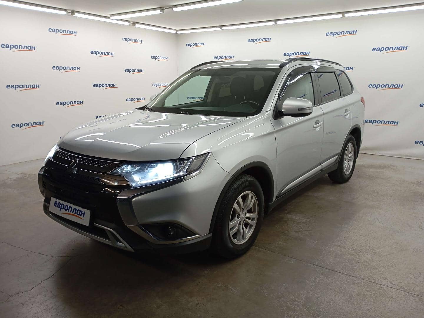 Mitsubishi Outlander,  146 746 км, 2021 года в лизинг