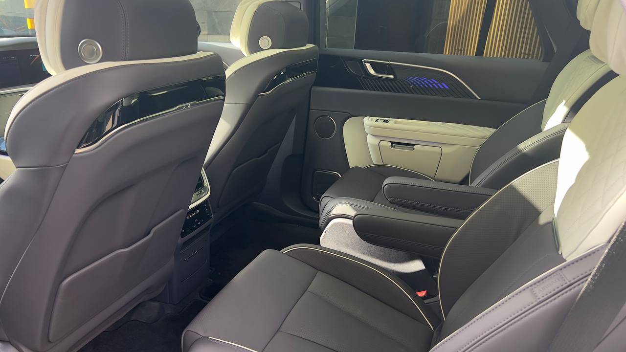 Hongqi E-HS9,  12 650 км, 2023 года в лизинг