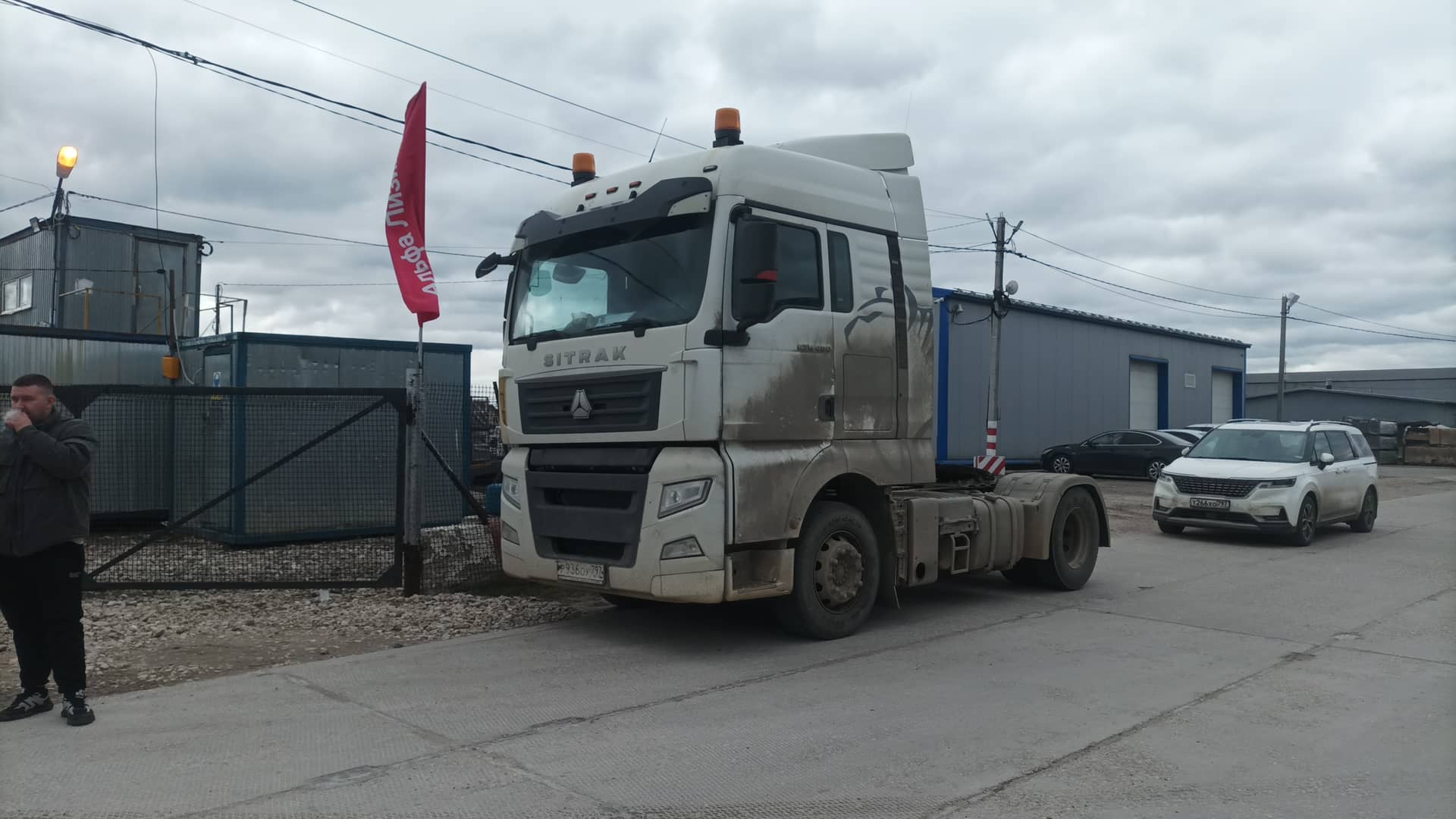 Sitrak C7H 4x2 ZZ4186V361HE,  398 749 км, 2023 года в лизинг