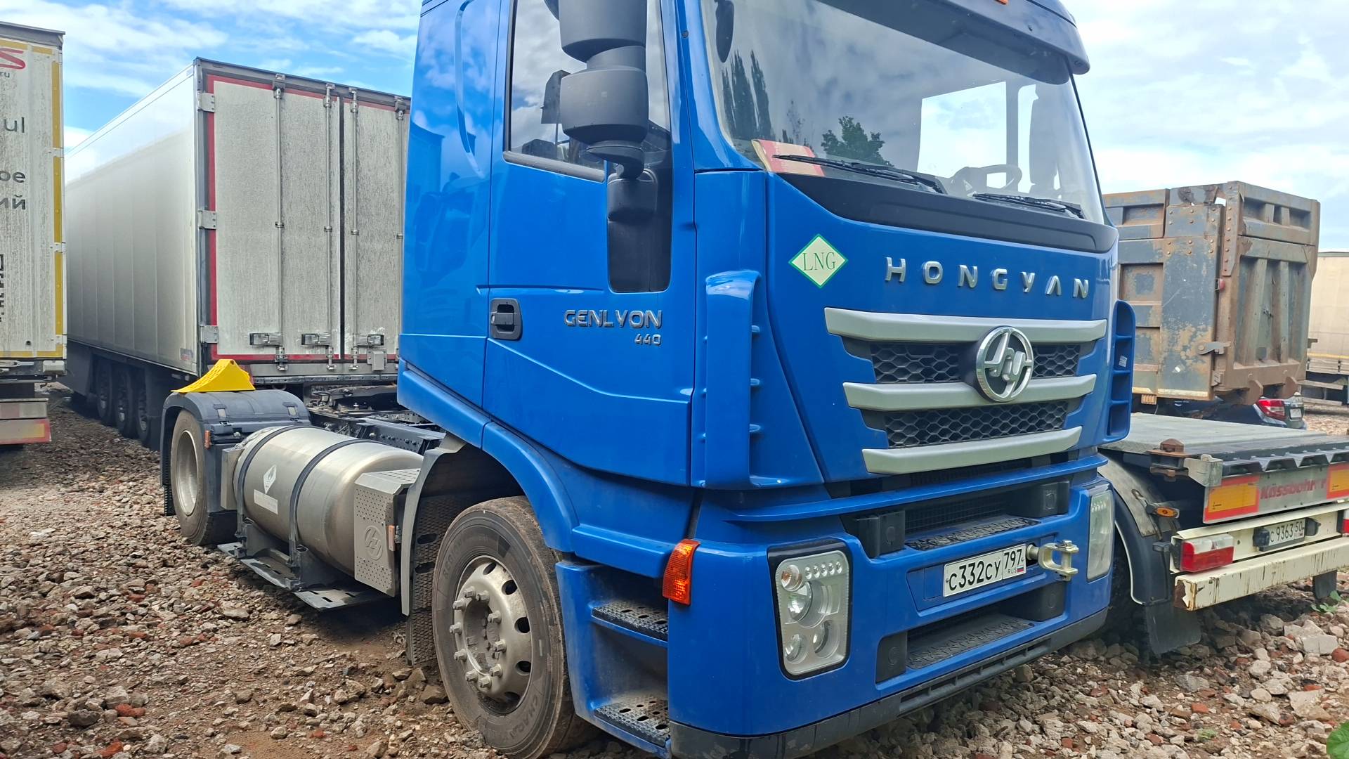 HONGYAN CQ4187HD12381T LNG