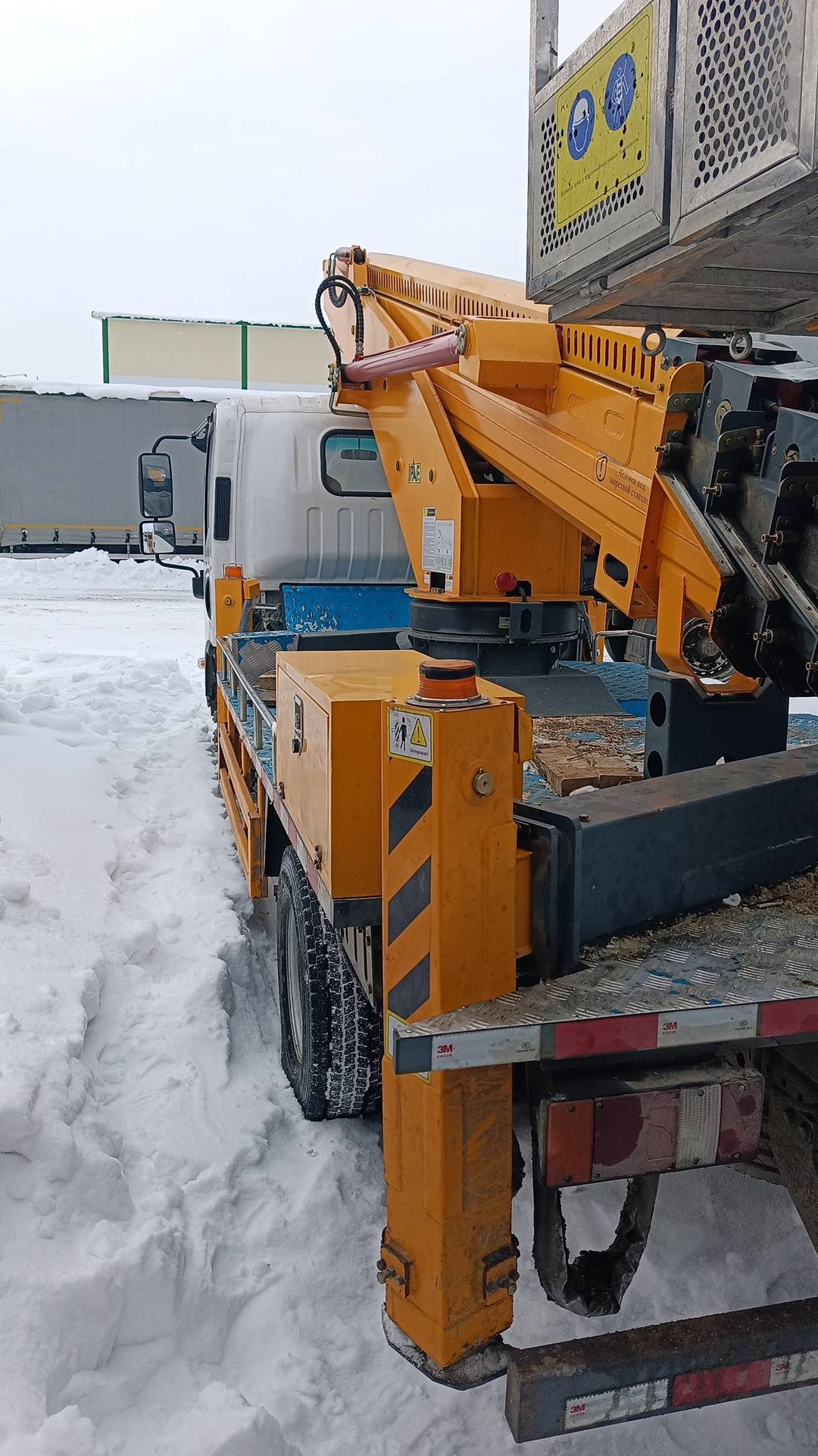 ISUZU ELF KV100 специальный, автогидроподъемник,  12 185 км, 2024 года в лизинг