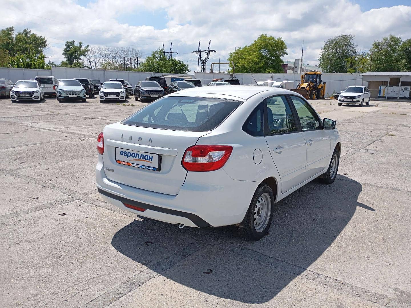 Lada Granta лифтбек,  12 388 км, 2024 года в лизинг