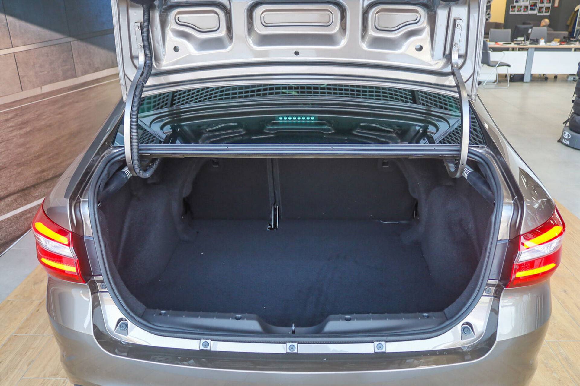 Lada Aura 1.8 CVT 2WD Status