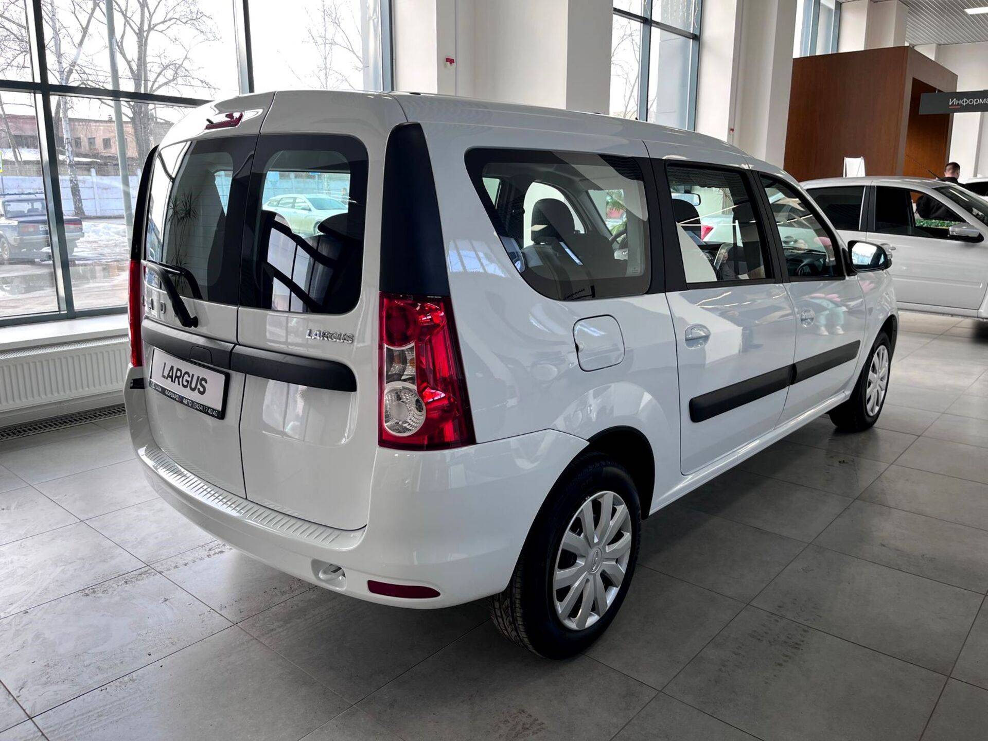 Lada Largus универсал Comfort 7 мест 1.6 90hp 5MT