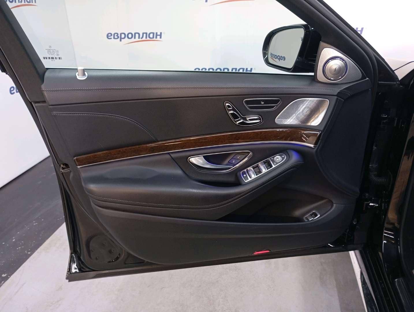 Mercedes-Benz S седан,  289 295 км, 2018 года в лизинг