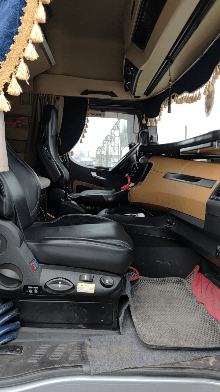 Shacman SX4188YY381,  331 014 км, 2023 года в лизинг