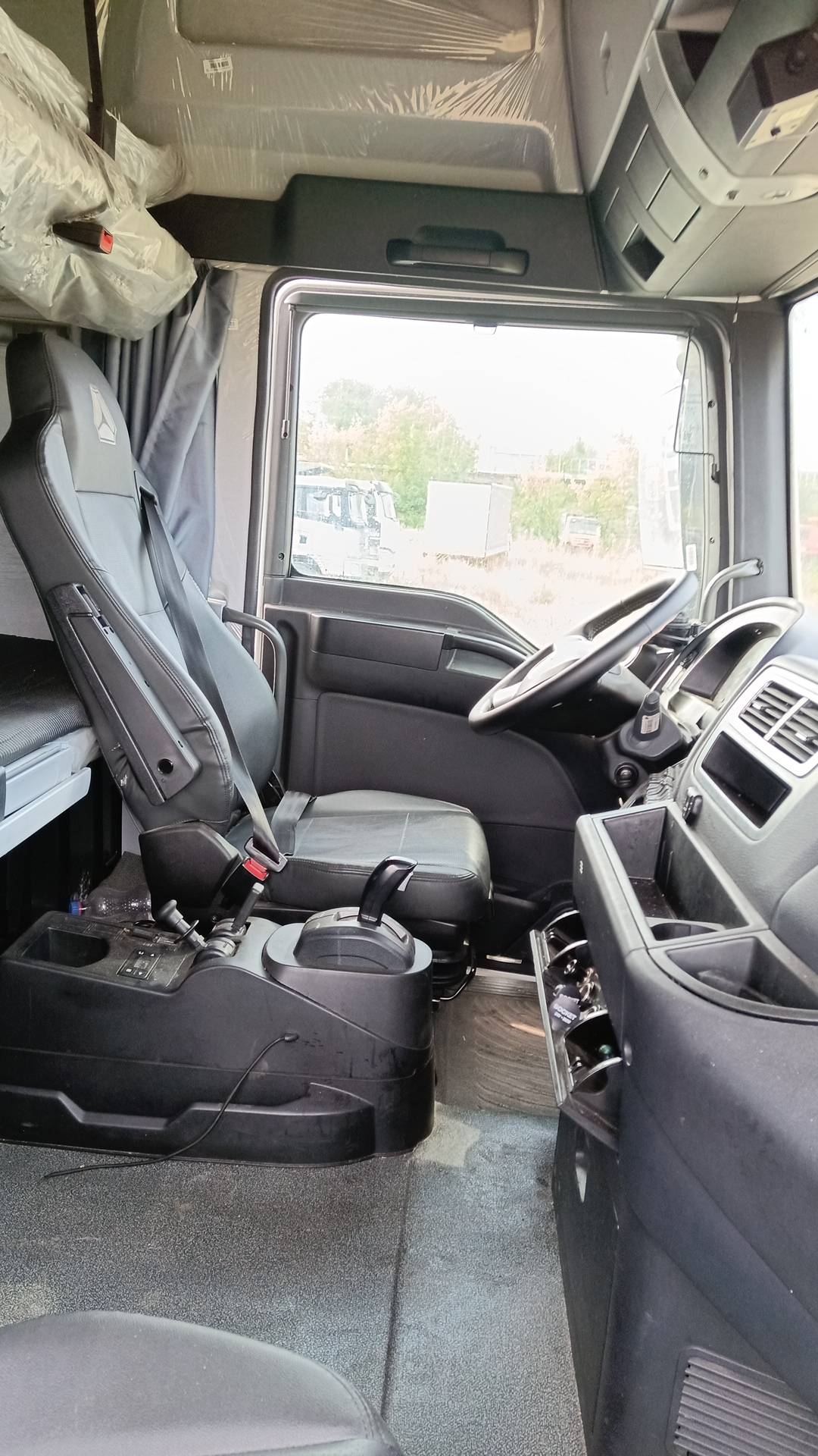 Sitrak C7H 4x2 ZZ4186V361HE,  50 768 км, 2023 года в лизинг