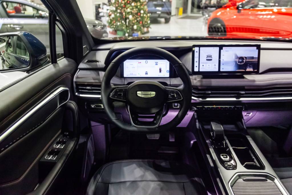 Geely Okavango Flagship 2.0T 7DCT 2WD