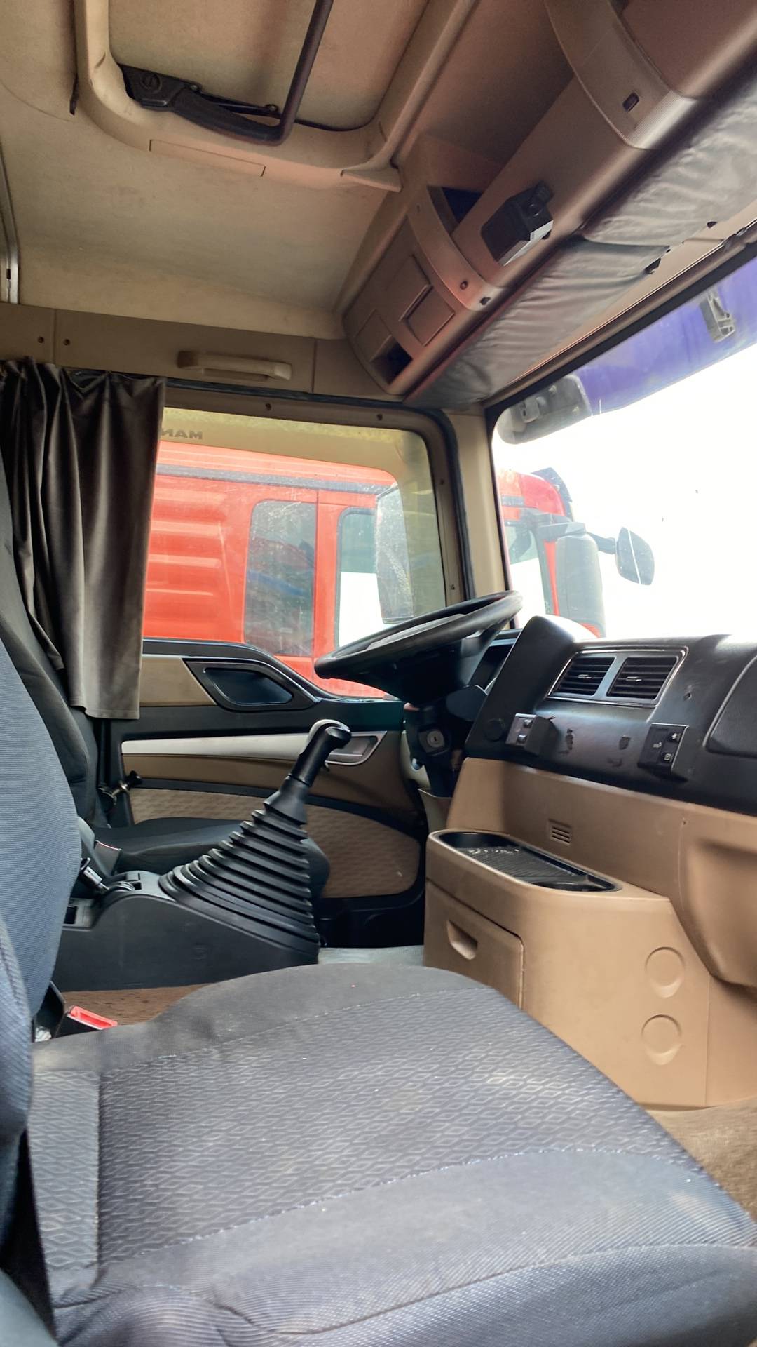 HOWO ZZ3317V386GE1 8х4,  366 022 км, 2022 года в лизинг