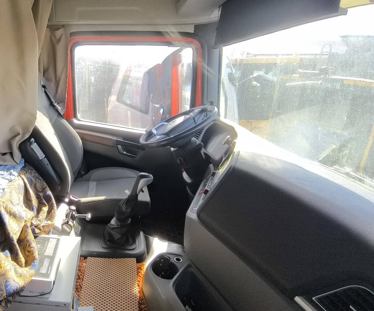 Shacman SX32586V385,  64 350 км, 2024 года в лизинг