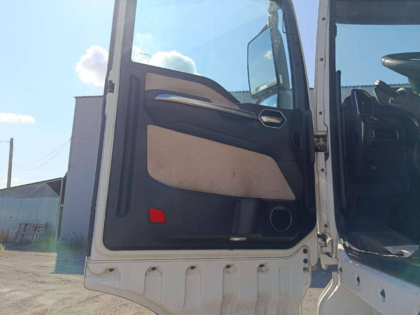 Sitrak C7H MAX 4x2 ZZ4186V361HE,  284 070 км, 2022 года в лизинг