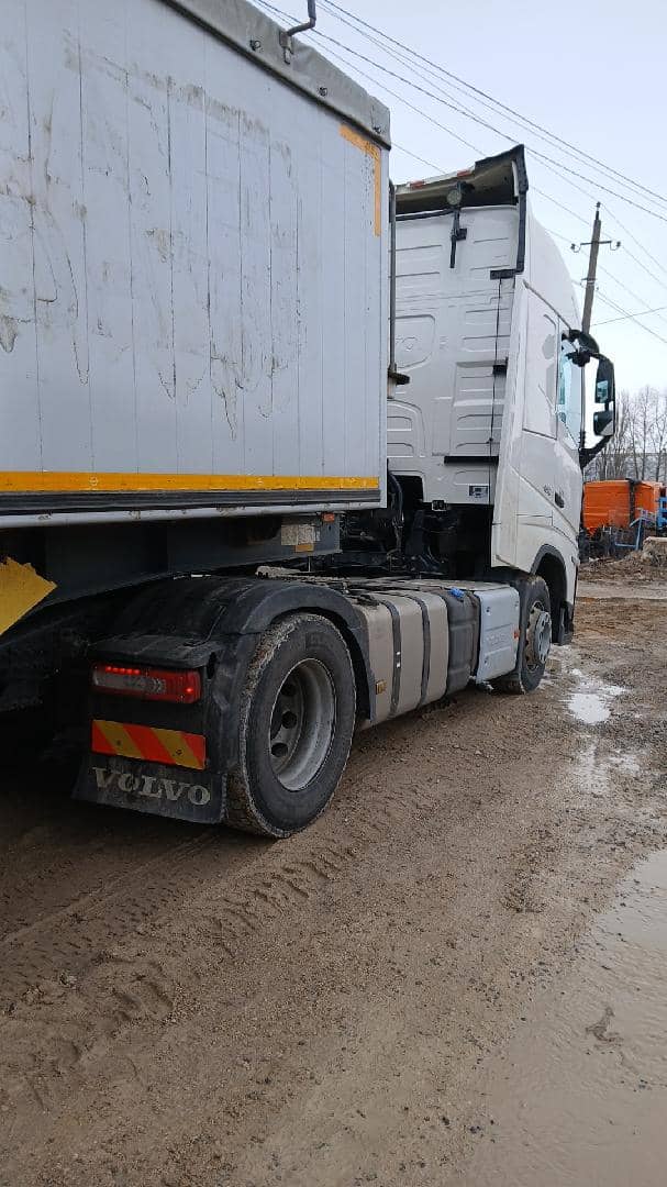 Volvo FH 460 4x2 (FH Globetrotter),  639 725 км, 2022 года в лизинг