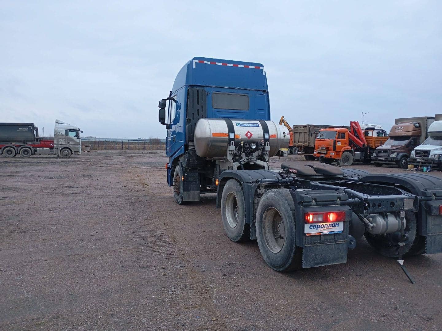 HONGYAN CQ4187HD12381T LNG,  4 431 км, 2023 года в лизинг