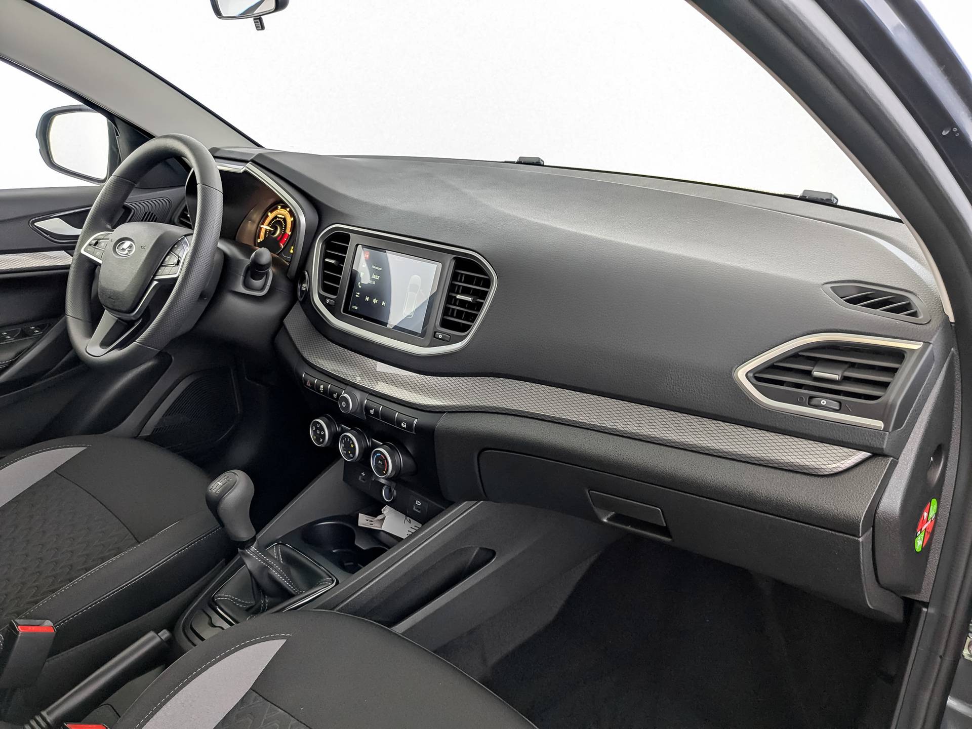 Lada Vesta седан Life 24 1.6 106hp 5MT