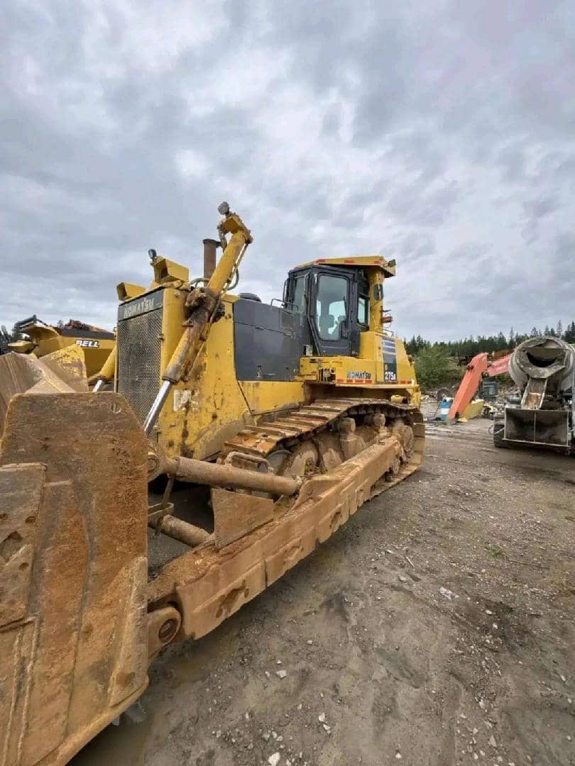 KOMATSU D275A-5