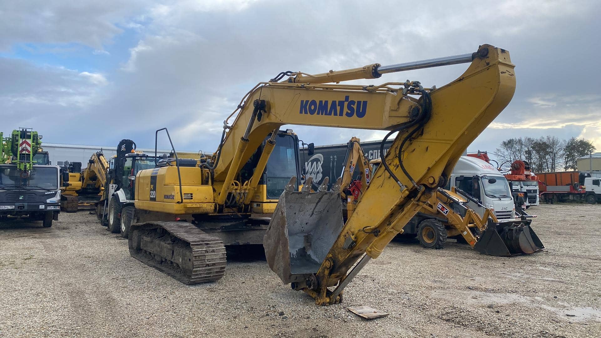 KOMATSU PC220-8MO, 2022 года в лизинг