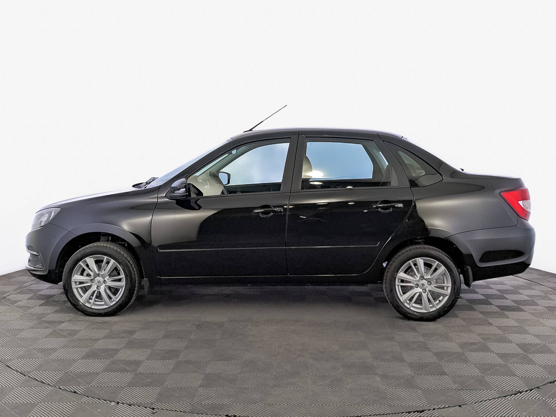 Lada Granta седан Comfort 24 Plus R15 1.6 106hp 5MT