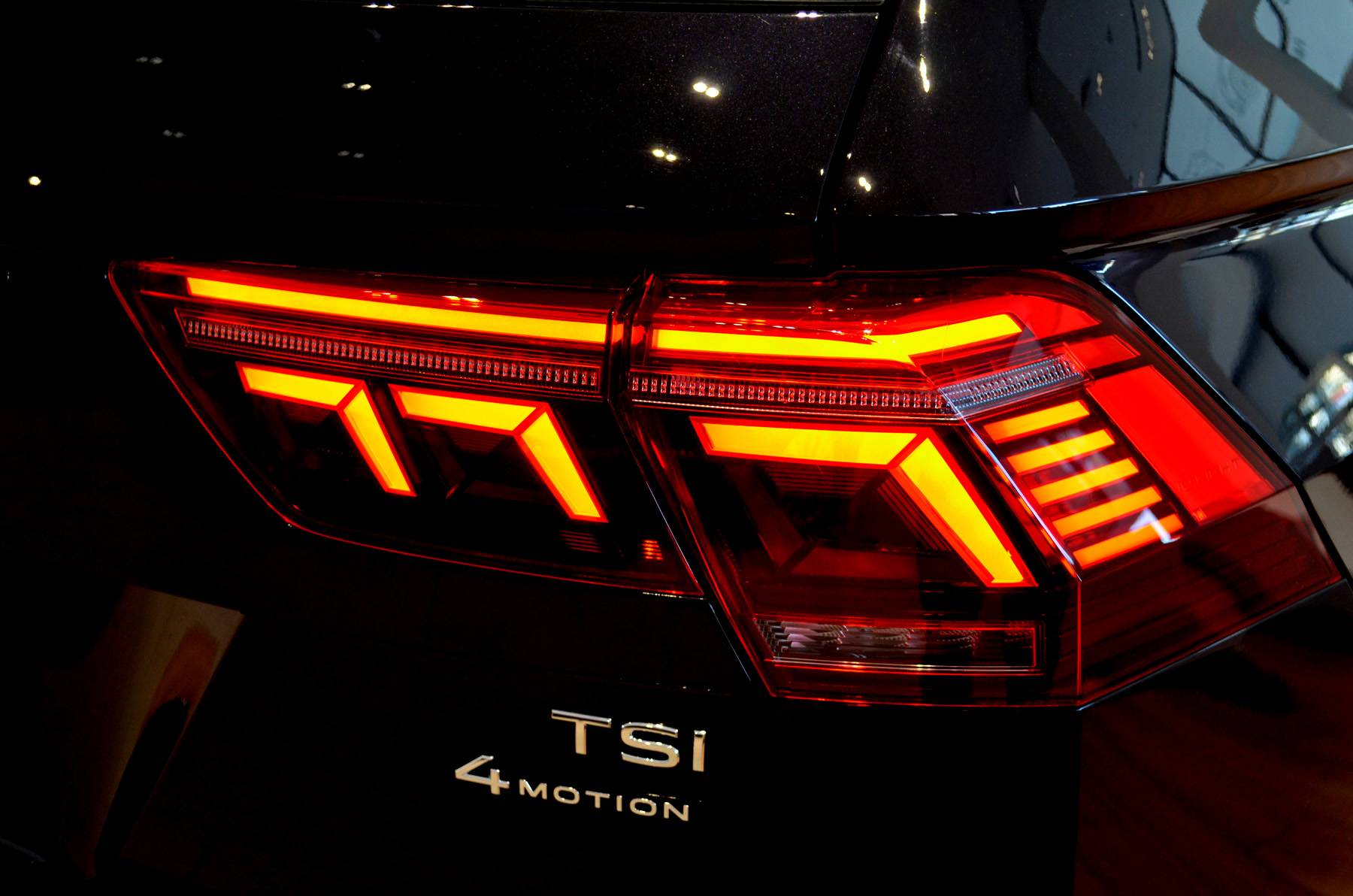 Volkswagen Tiguan L R-Line Premium Edition 380TSI 7AT 4Motion