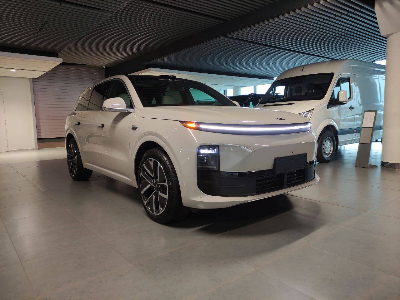 Lixiang Л6 (L6) Про (Pro)