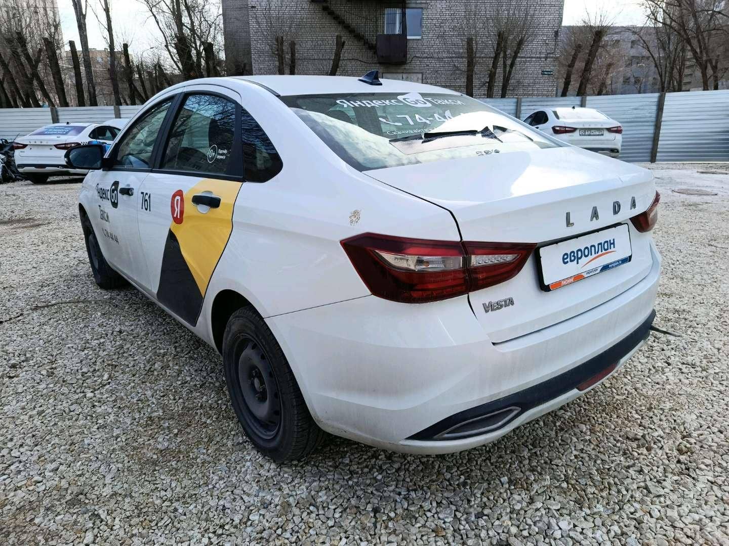 Lada Vesta седан,  124 860 км, 2023 года в лизинг