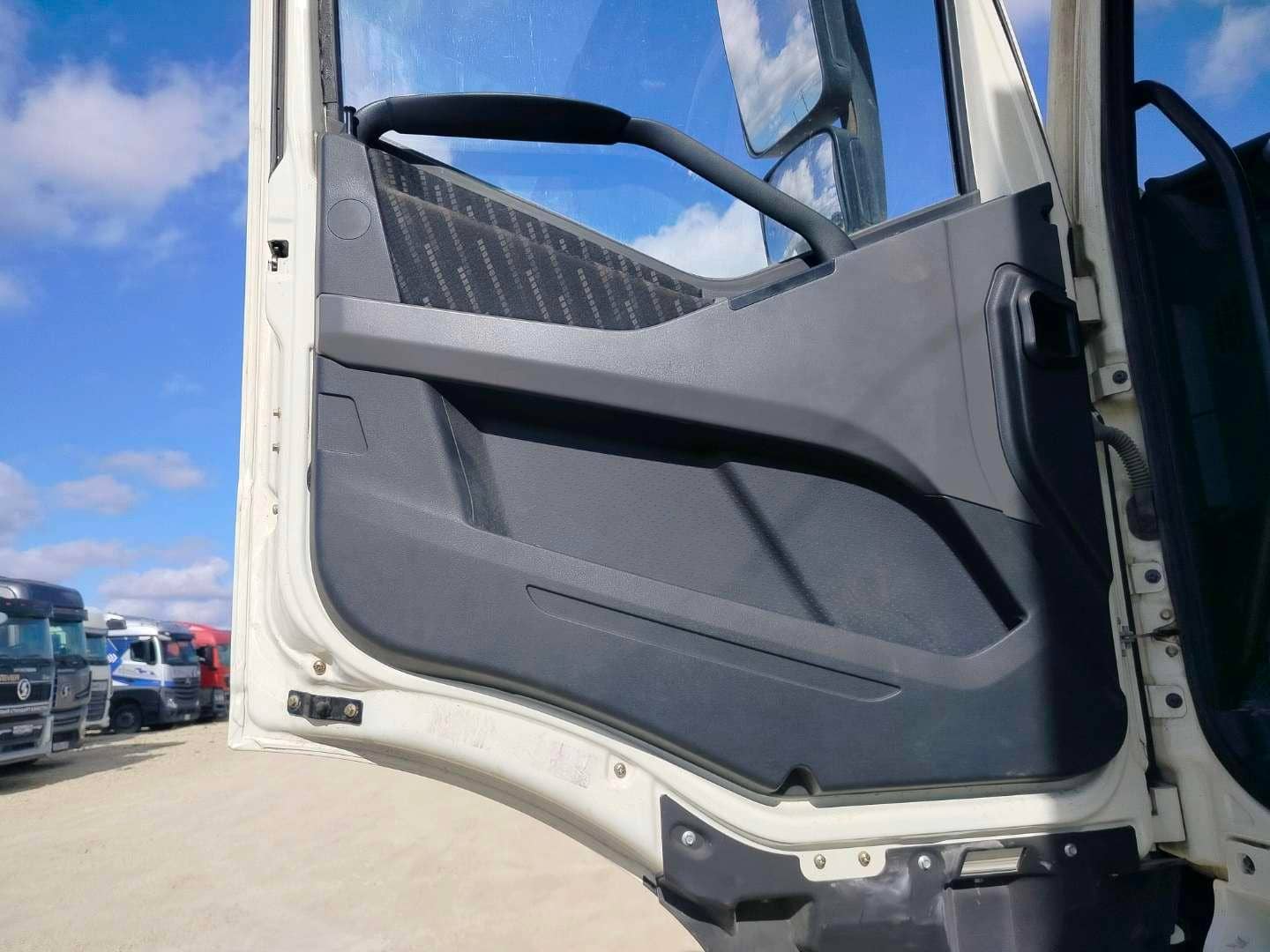 FAW CA3310P66K24T4E5 8х4,  153 008 км, 2023 года в лизинг